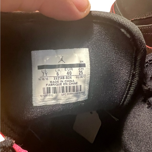 Jordan 1 Retro Black Hyper Pink size 7Y - Picture 2 of 7